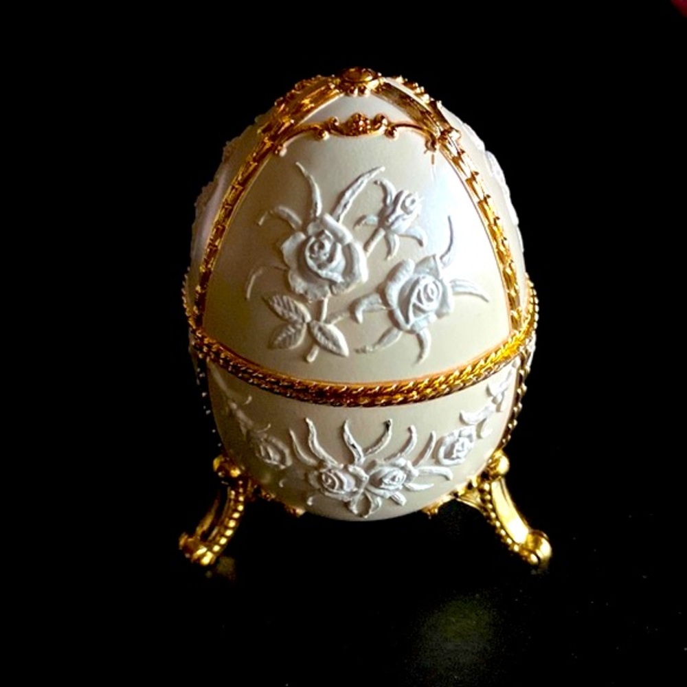 Egg music box